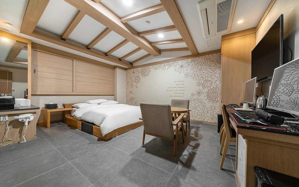 Фото Suwon Orsay Hotel