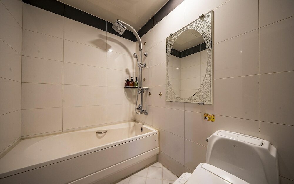 Фото Changwon Myeongseodong Hotel Sky