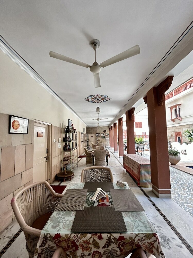 Фото Suryaa Villa - A City Centre Hotel