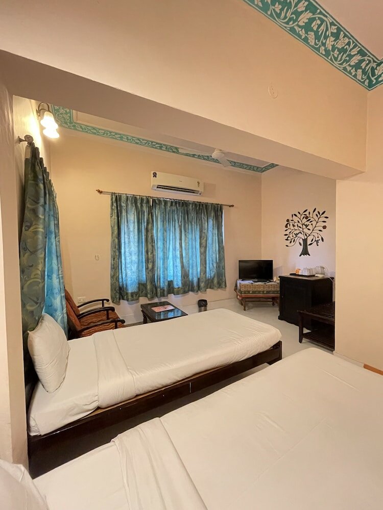 Фото Suryaa Villa - A City Centre Hotel