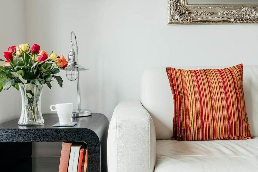 Фото 10 Sunday School Court