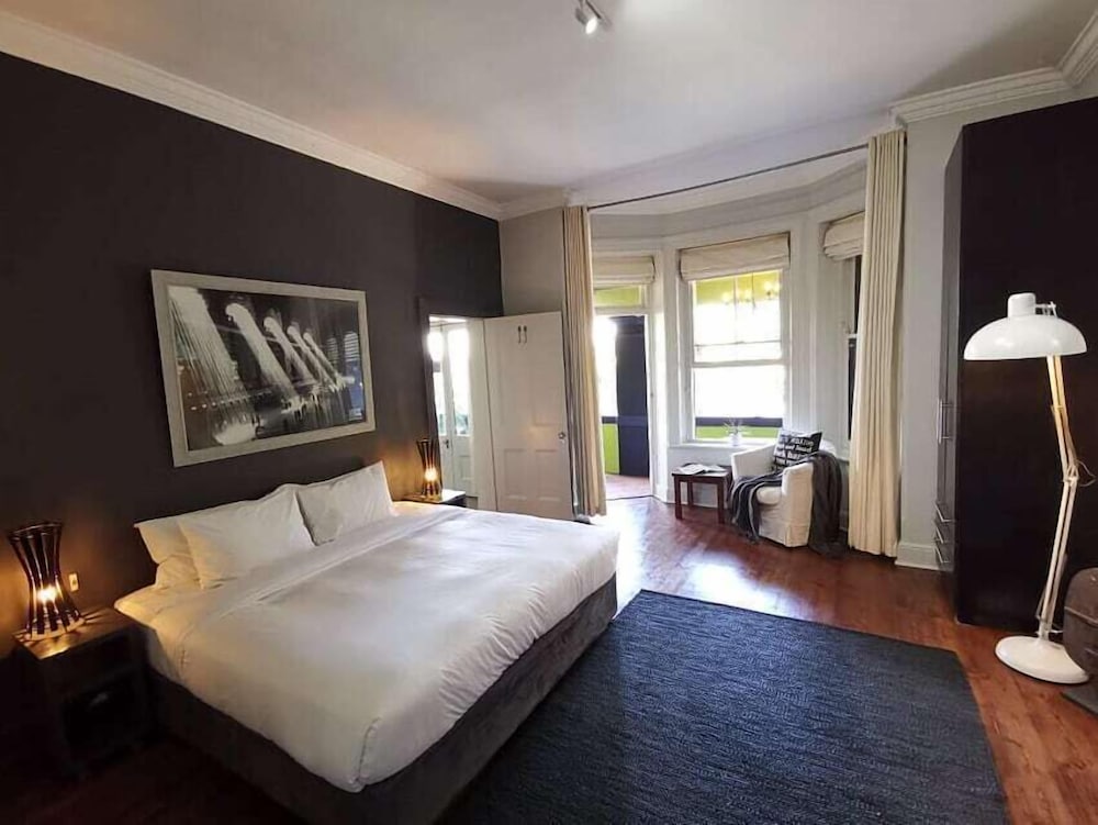 Фото Cactus House Gay Male Guesthouse - Adults Only