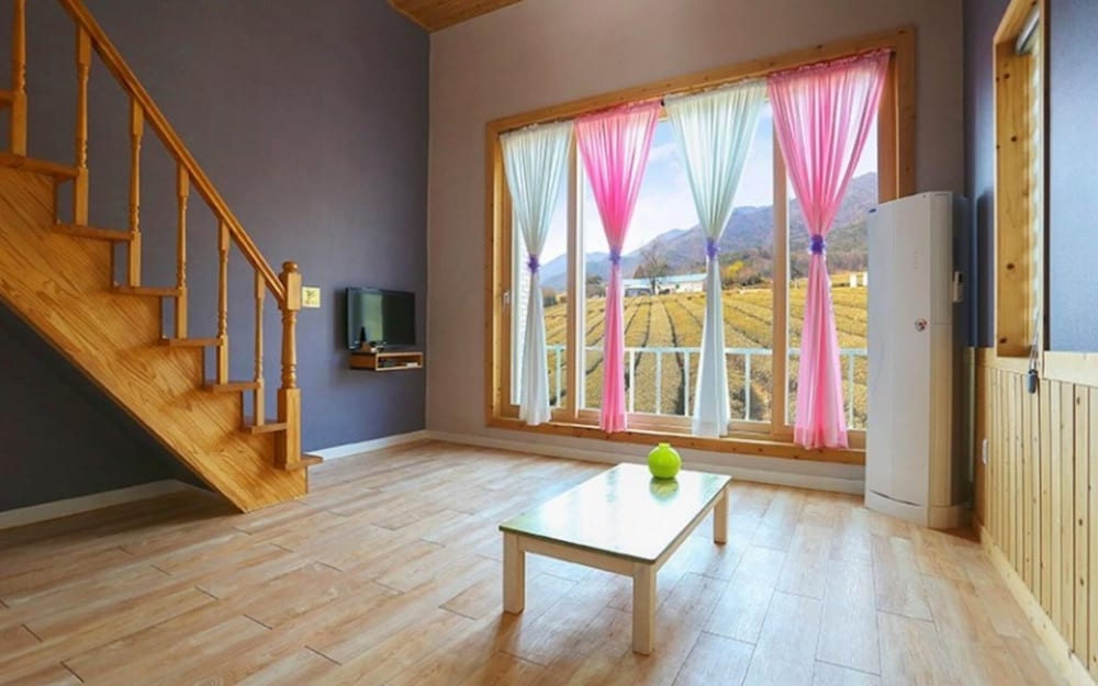 Фото Boseong Gureumsogui Sanchaek Pension