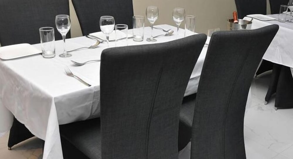 Фото Tudor House Hotel