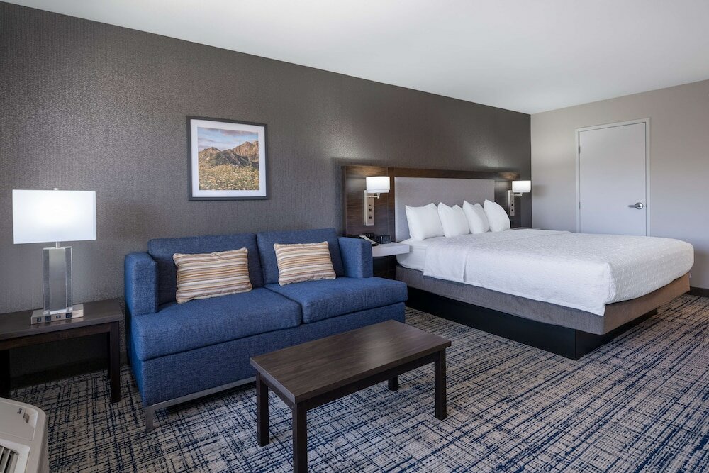 Фото Hampton Inn & Suites Agoura Hills