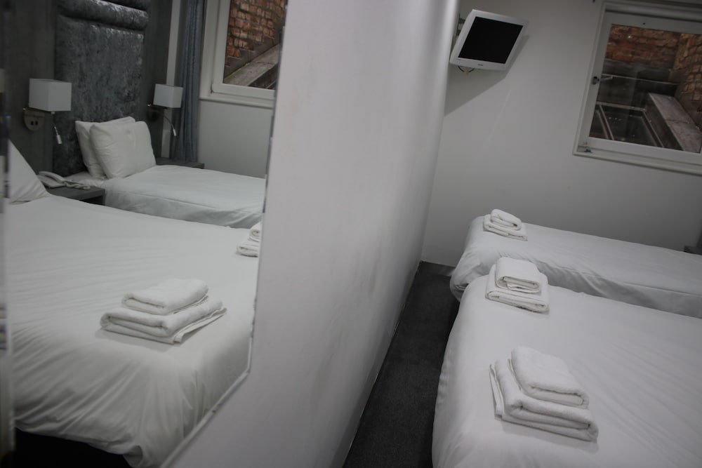 Фото Brunswick Merchant City Hotel