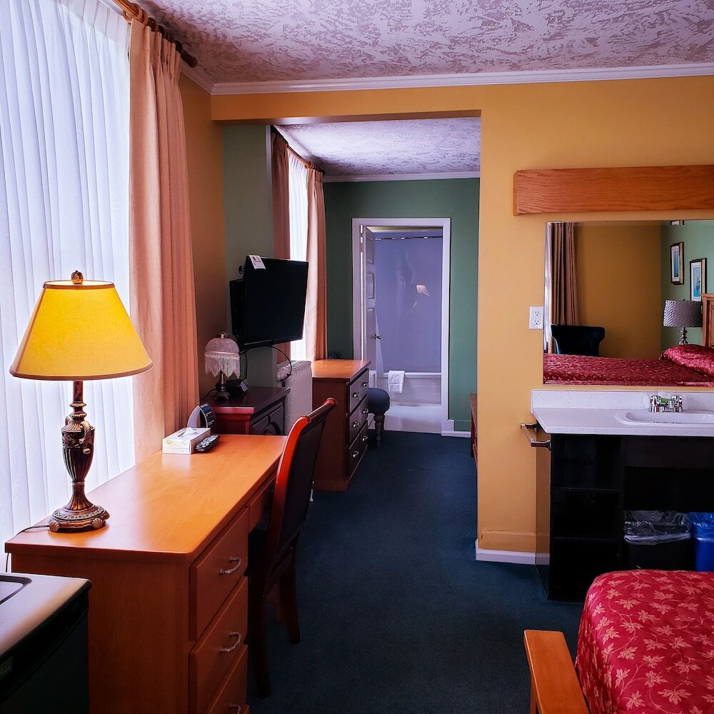 Фото James Bay Inn Hotel & Suites