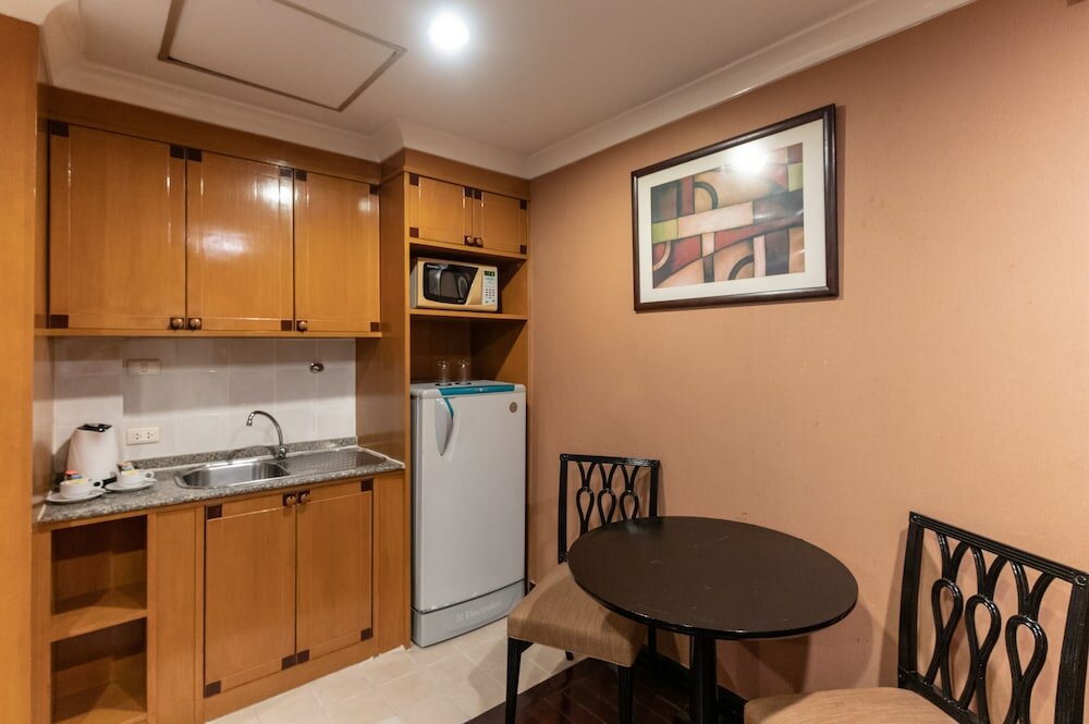 Фото Admiral Suite Serviced Apartment Hotel Sukhumvit