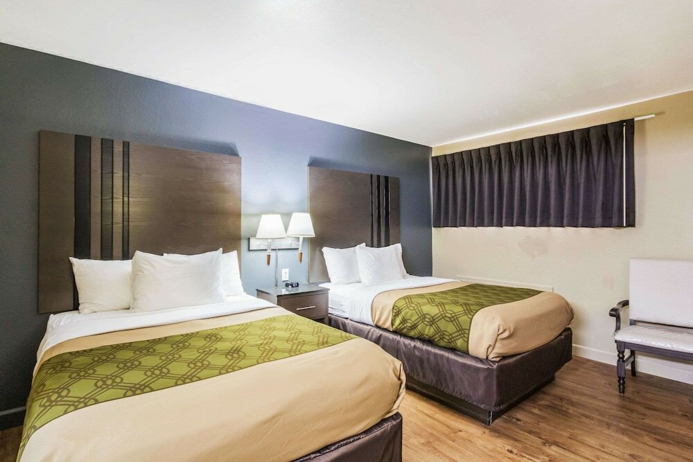 Фото Econolodge Inn & Suites