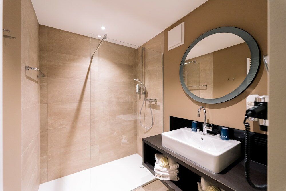 Фото Court Hotel