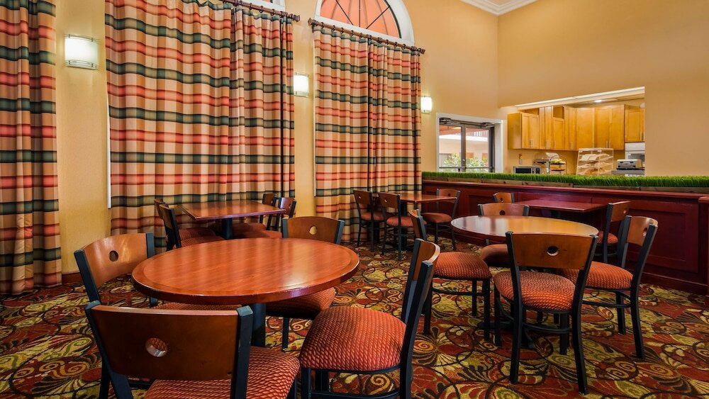 Фото Best Western Orlando East Inn & Suites