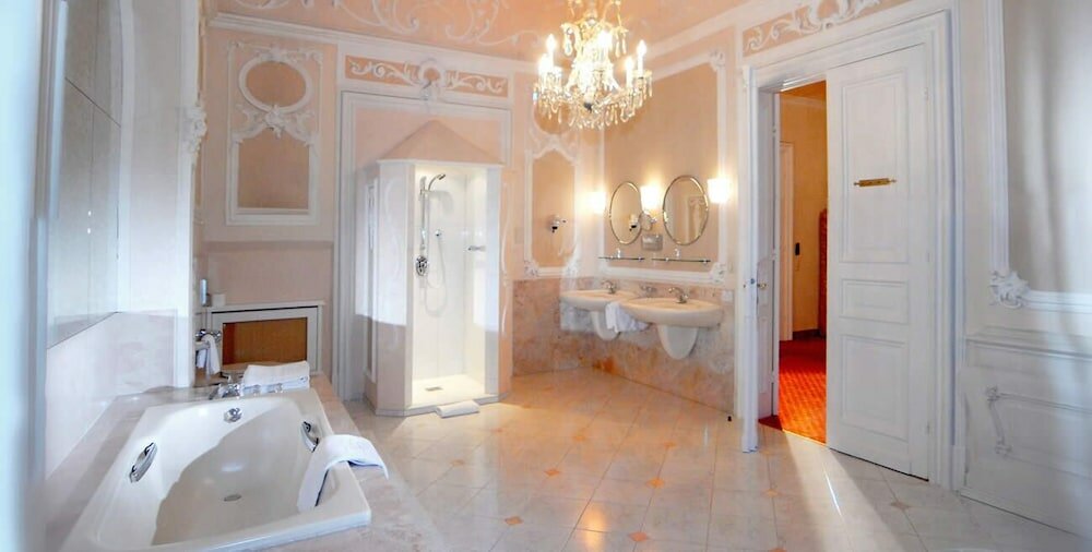 Фото Bristol Hotel Salzburg