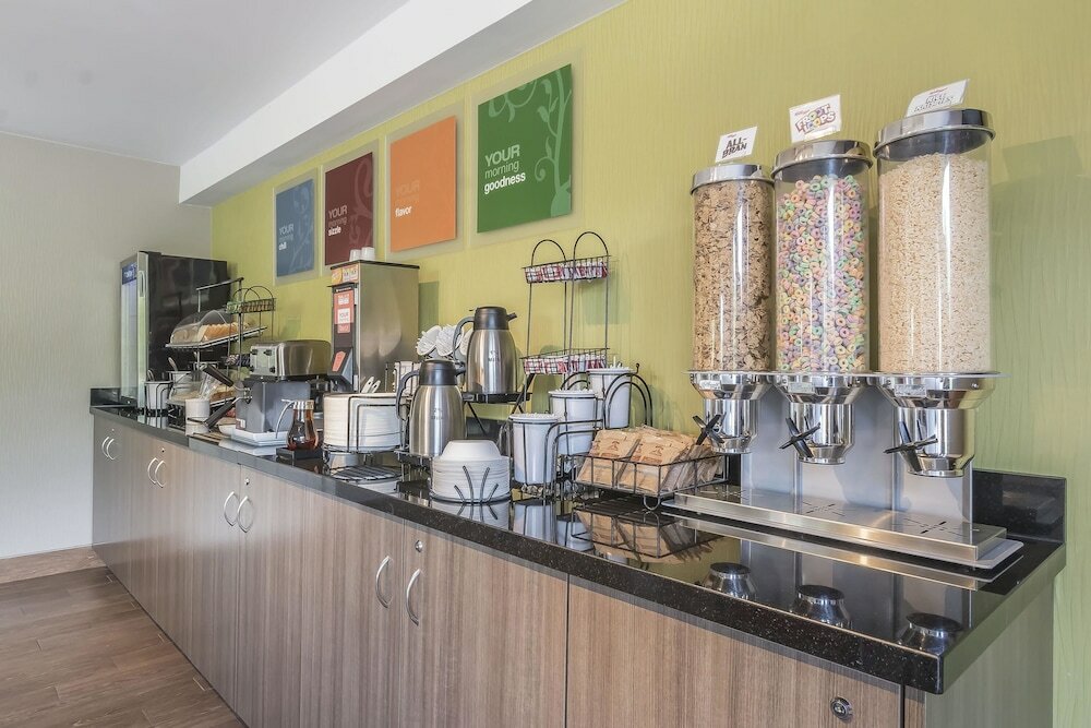 Фото Comfort Inn Cobourg