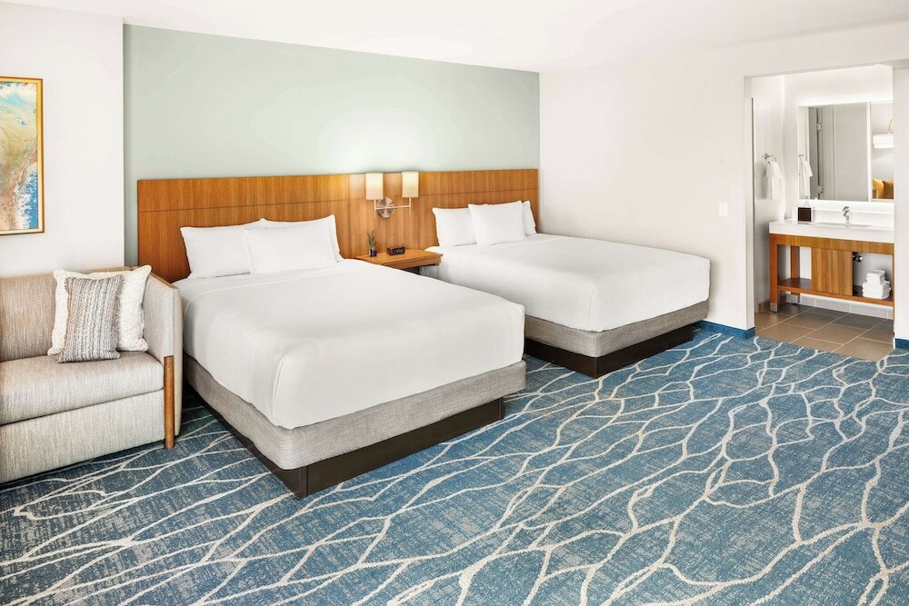 Фото Hyatt Place Waikiki Beach