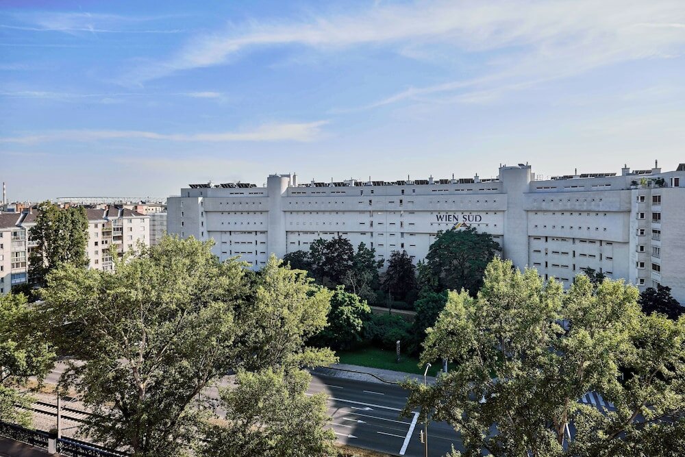 Фото Hilton Vienna Danube Waterfront