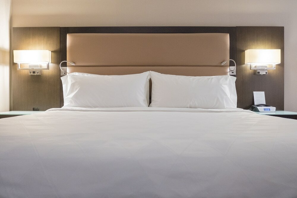 Фото Holiday Inn Hotel & Suites Vancouver Downtown, an Ihg Hotel