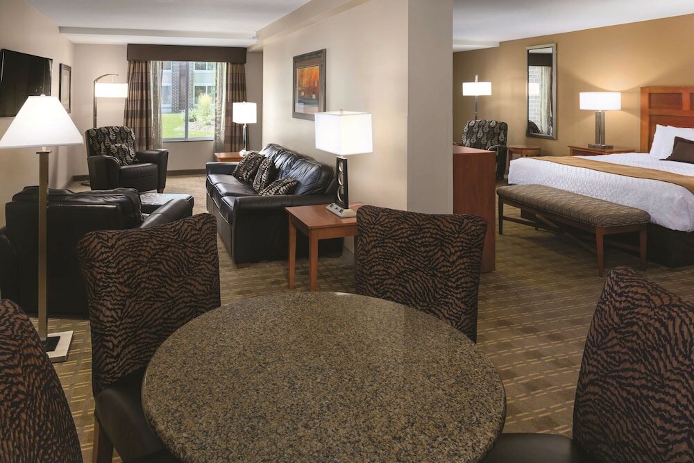 Фото Best Western Plus Bloomington Hotel