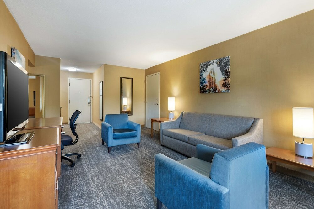 Фото Best Western Plus North Haven Hotel