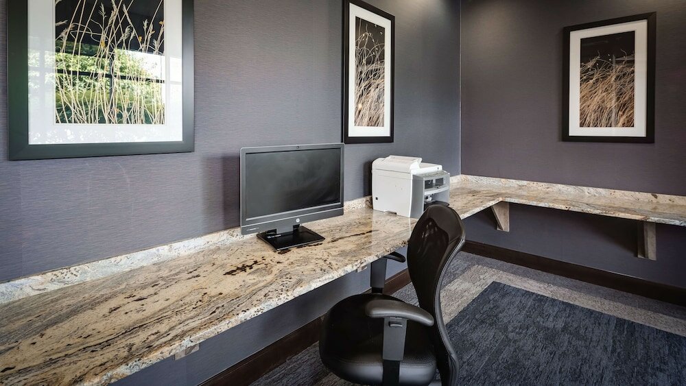 Фото Best Western Plus Bloomington Hotel