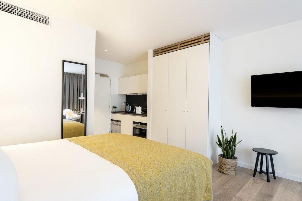 Фото Premier Suites Plus Antwerp