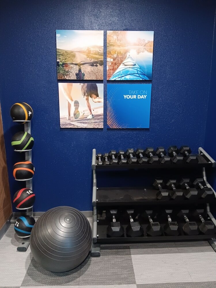 Фото Comfort Inn & Suites Nw Milwaukee