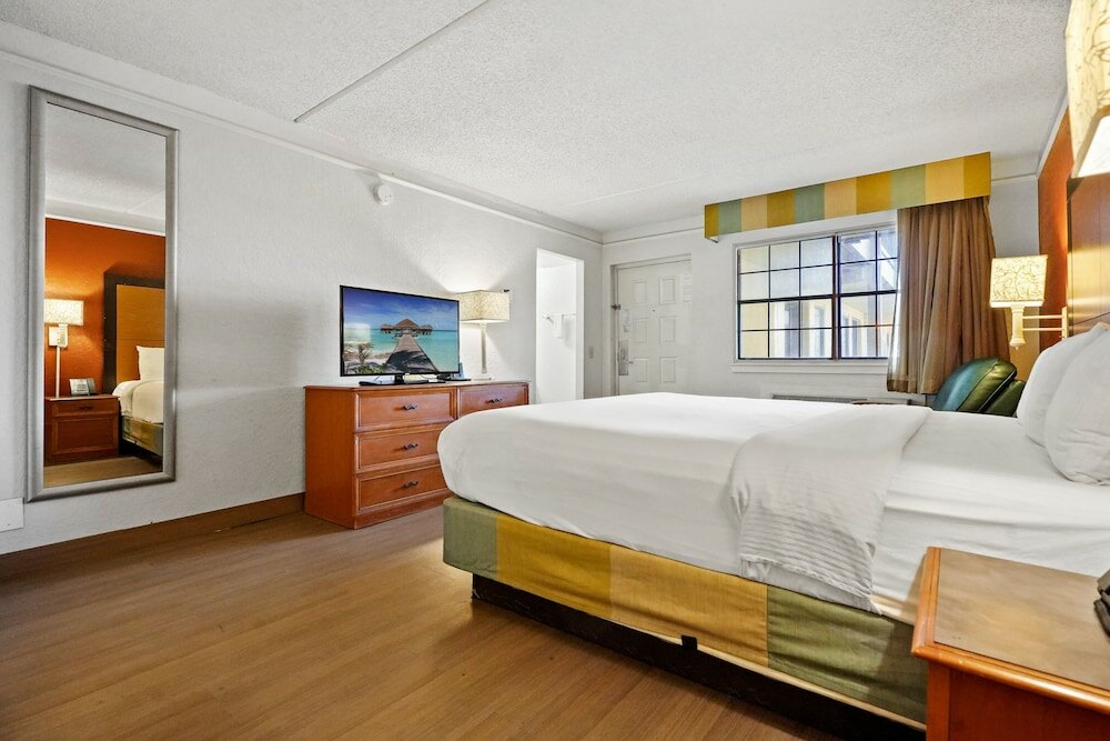 Фото La Quinta Inn by Wyndham Costa Mesa Newport Beach