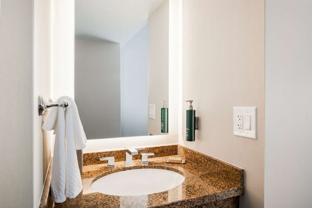 Фото DoubleTree by Hilton Carson