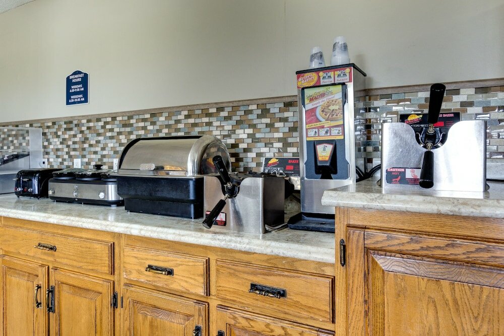 Фото Fireside Inn & Suites