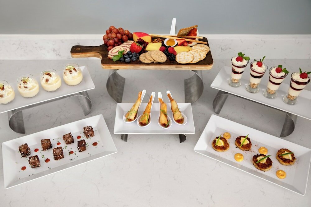 Фото Embassy Suites by Hilton Tampa Airport Westshore