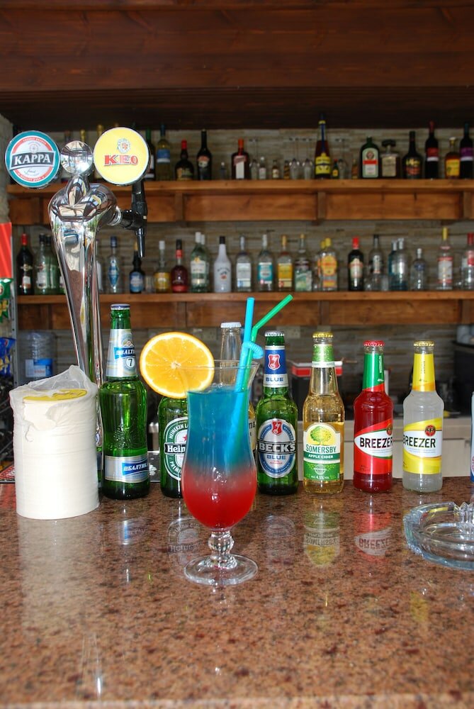 Фото The Caravel Hotel