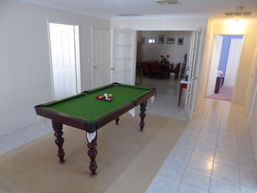 Фото Jennys Retreat B&b