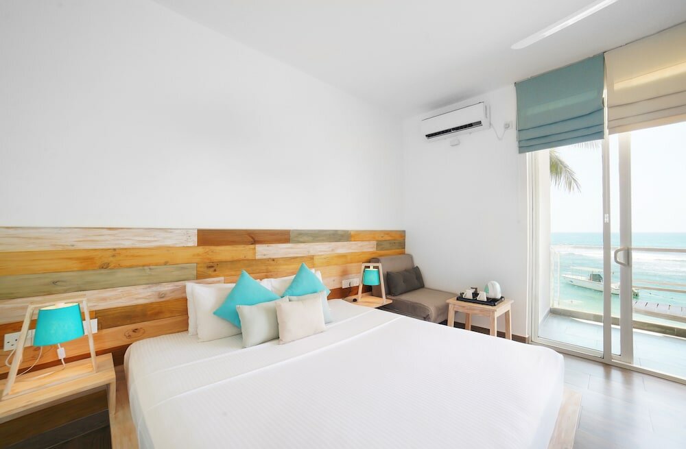 Фото Hikkaduwa Beach Hotel