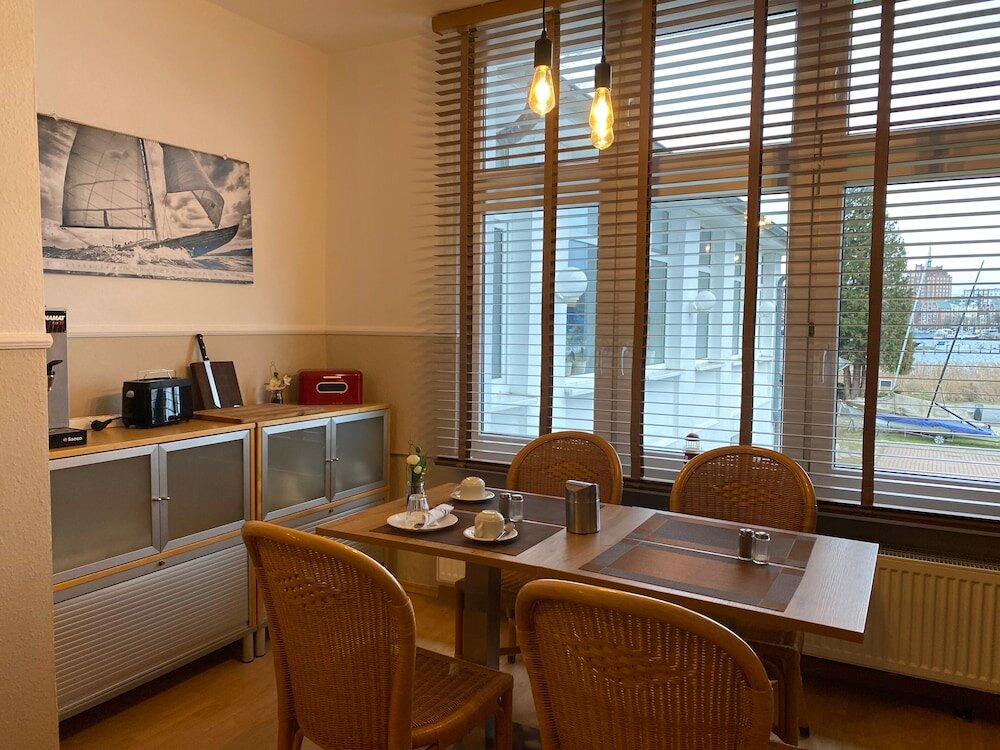 Фото Hotel Pension Zum Alten Fährhaus