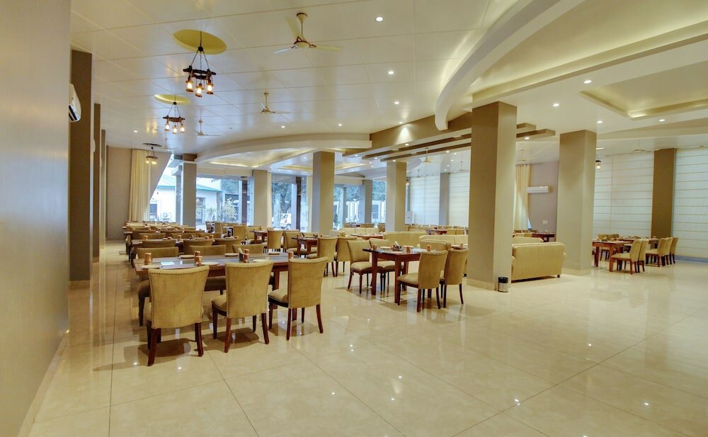 Фото Maulik Mansion Resort