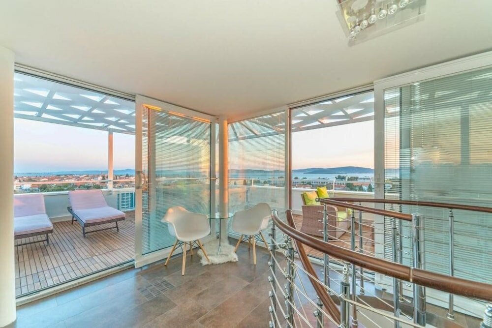 Фото Sunset Penthouse Apartment with Hot Tub