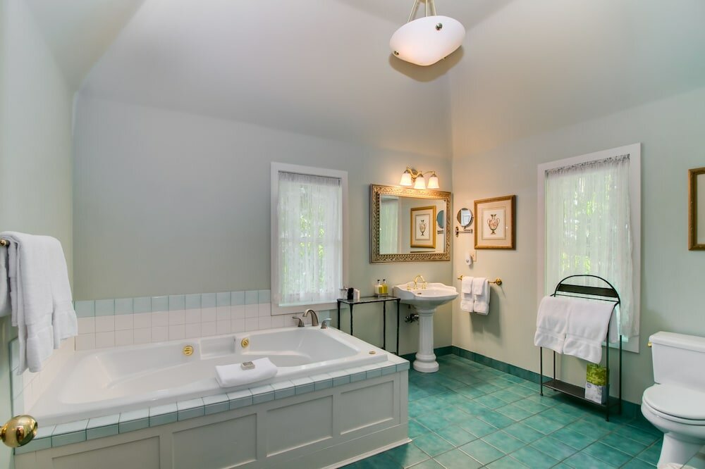 Фото Winchester Inn