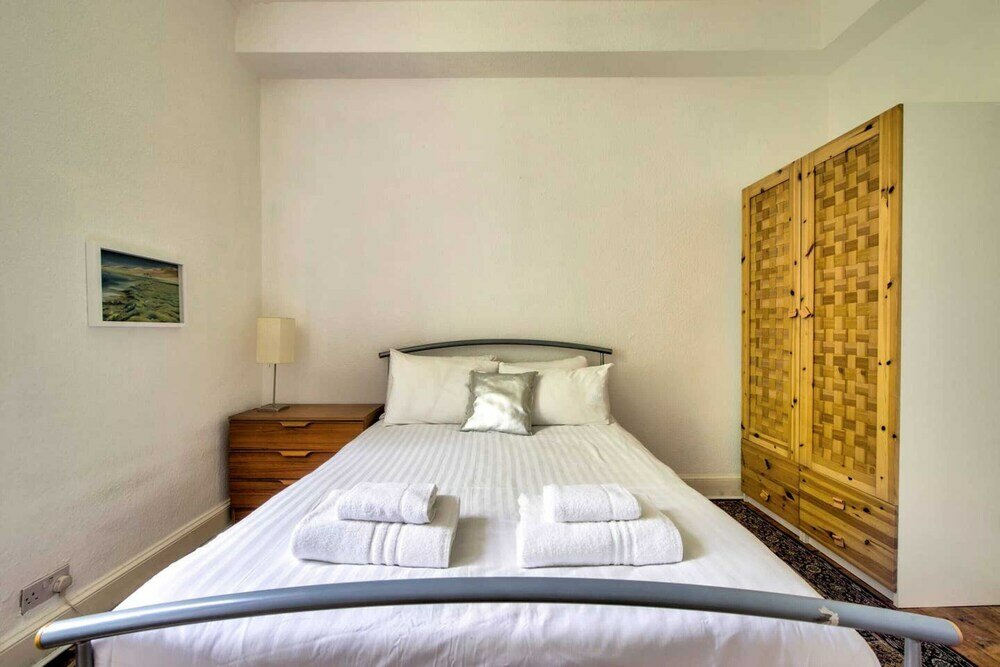 Фото Bright Flat in City Centre for up to 6 Guests!