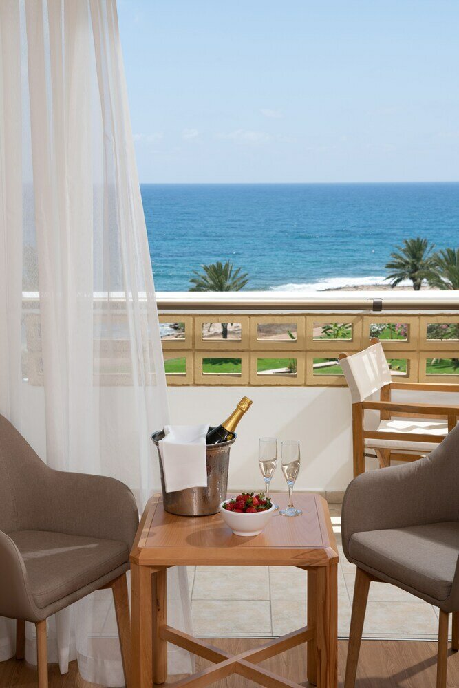 Фото Constantinou Bros Athena Royal Beach Hotel