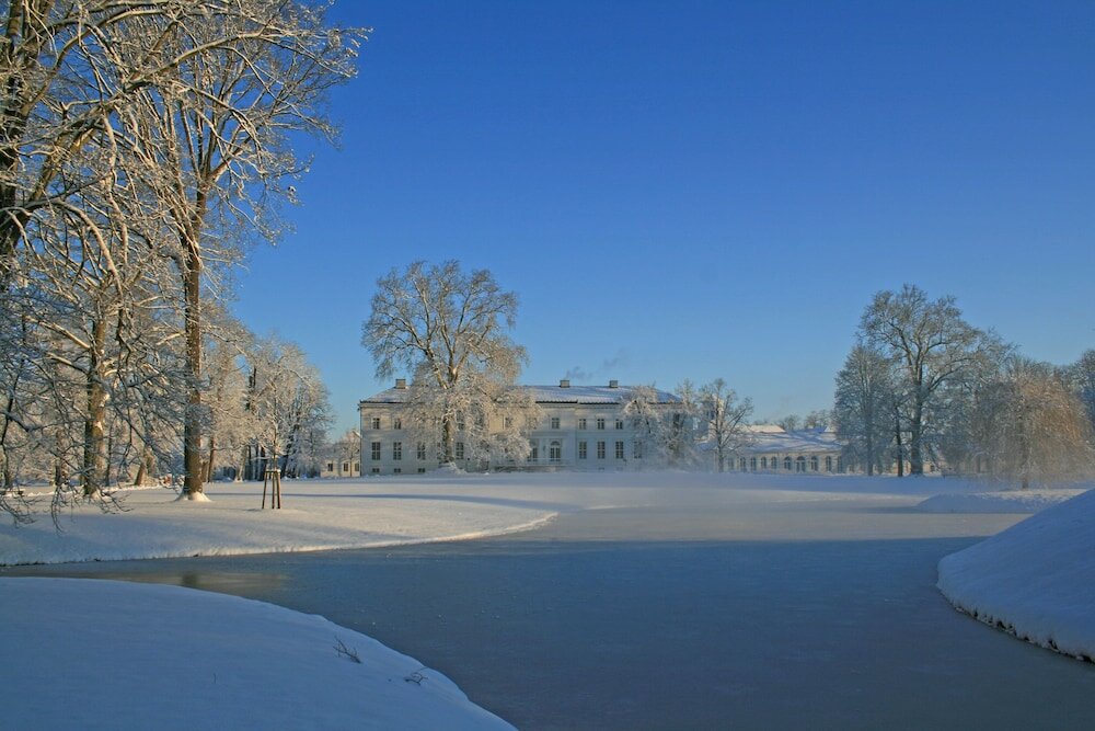 Фото Hotel Schloss Neuhardenberg