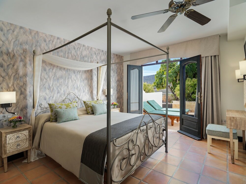 Фото Regency Country Club Apartments Suites