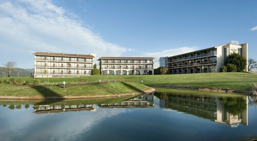 Внешний вид отеля Hotel Mas Solà в Санта-Колома-де-Фарнерсе, фото 1