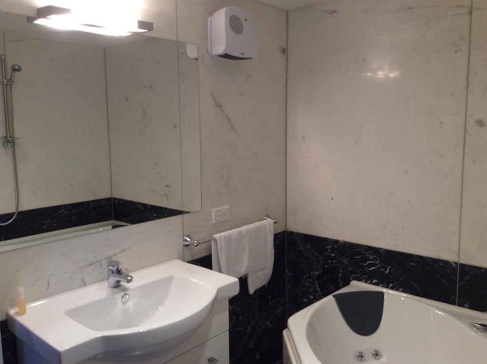 Фото Golf Course Road Chalets