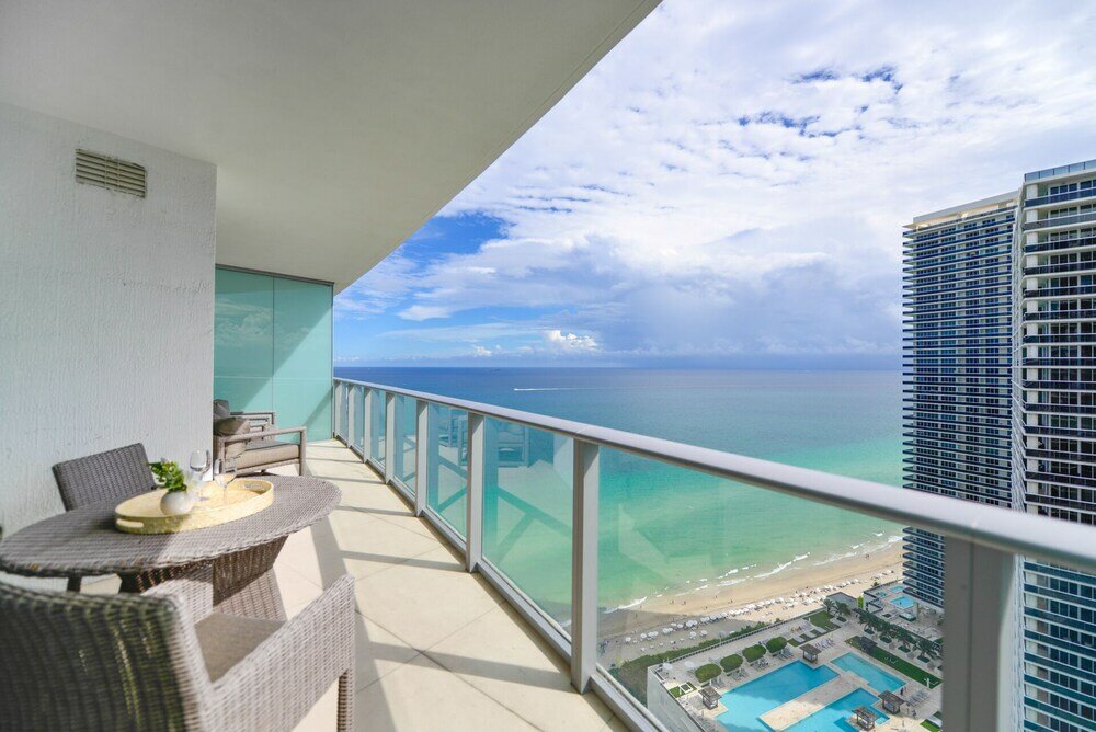 Фото Elegant condo with stunning ocean views