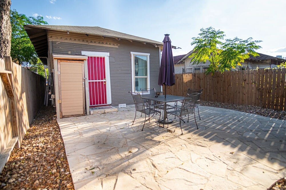 Фото Charming 2br/1ba Haven Near Exciting Downtown