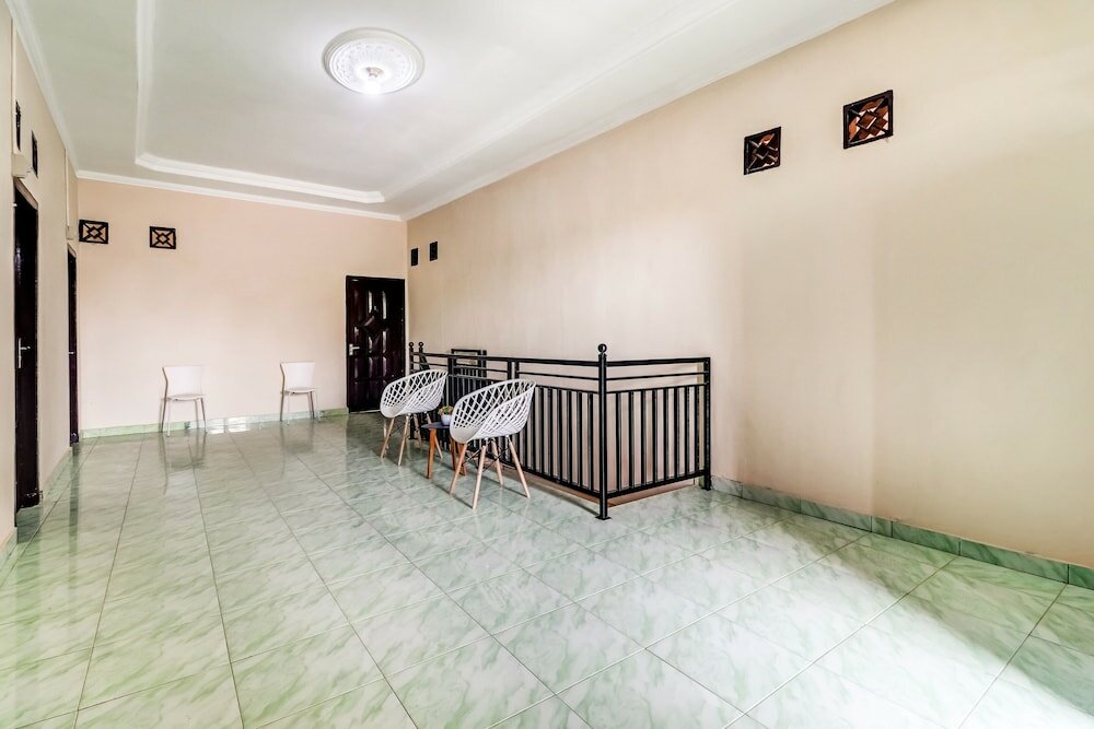 Фото Oyo 91021 Steze Kost & Guest House