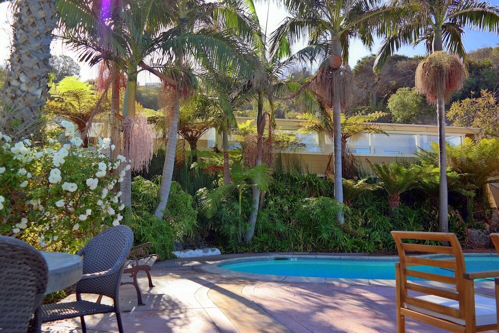 Фото Malibu Country Inn