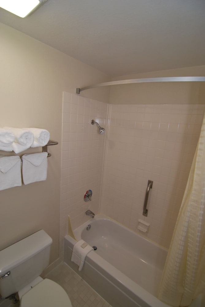 Фото AmericInn by Wyndham Johnston Des Moines