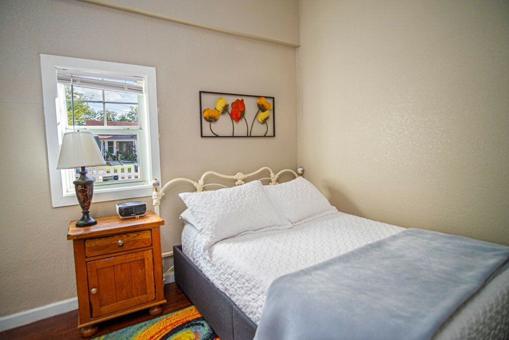 Фото Charming 2br/1ba Haven Near Exciting Downtown