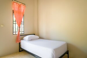 Oyo Life 2745 Nabeza House (South Sumatra, Ogan Komering Ilir Regency, Jejawi District, Jl. Desa Lubuk Ketepeng), hotel