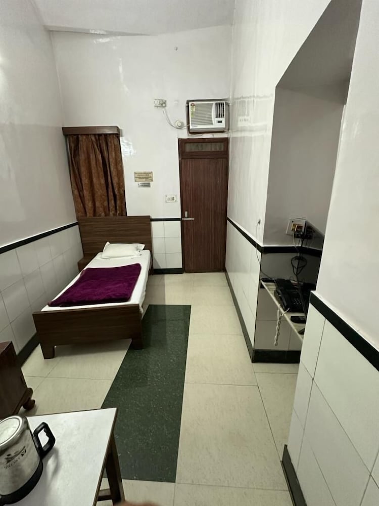 Фото New Royal Hotel